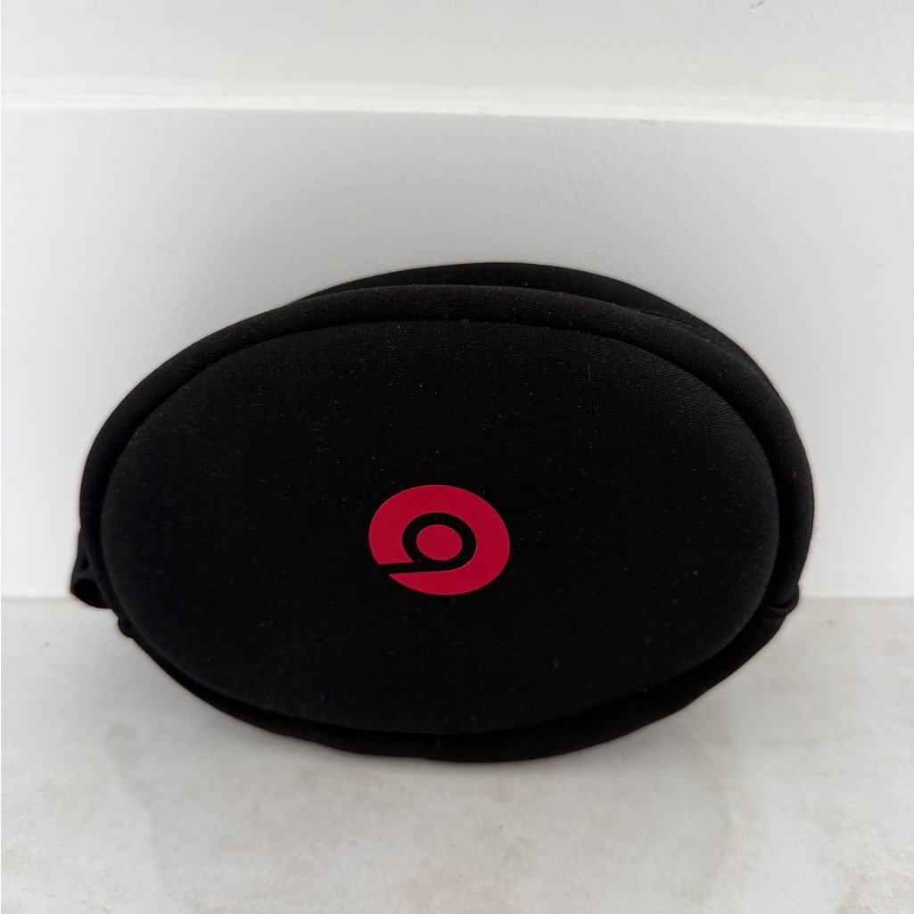 Beats By Dre Carrying Case Pouch For The Beats Solo 3 Priced To Sell Beats By Dre Carrying Case Pouch For The Beats Solo 3 Priced To Sell